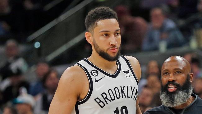 SAN ANTONIO, TX - JANUARY 17: Jacque Vaughn head coach of the Brooklyn Nets talks with Ben Simmons #10 in the first half at AT&T Center on January 17, 2023 in San Antonio, Texas. NOTE TO USER: User expressly acknowledges and agrees that, by downloading and or using this photograph, User is consenting to terms and conditions of the Getty Images License Agreement.   Ronald Cortes/Getty Images/AFP (Photo by Ronald Cortes / GETTY IMAGES NORTH AMERICA / Getty Images via AFP)