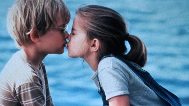 Macaulay Culkin and Anna Chlumsky in My Girl