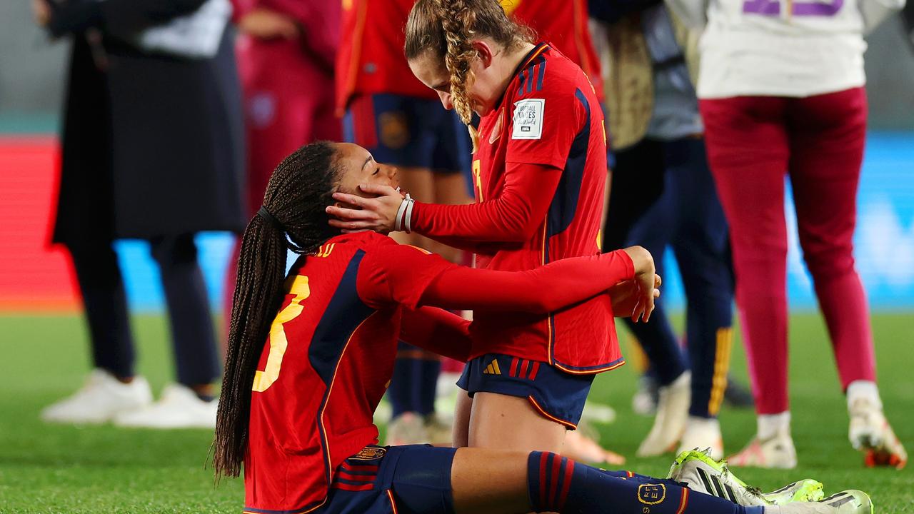 Salma Paralluelo and Teresa Abelleira of Spain celebrate the semi-final triumph. (Photo by Phil Walter/Getty Images)