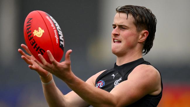 MELBOURNE, AUSTRALIA - NOVEMBER 27: Matthew Carroll of the Blues trains during a Carlton Blues AFL training session at Ikon Park on November 27, 2023 in Melbourne, Australia. (Photo by Morgan Hancock/Getty Images)