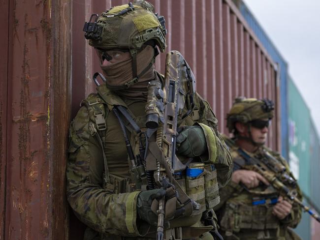 Australian Army soldiers from 3rd Battalion, Royal Australian Regiment conduct a clearance at the Port of Wewak, Papua New Guinea during Exercise Wantok Warrior 24. PHOTO: CPL Brandon Grey