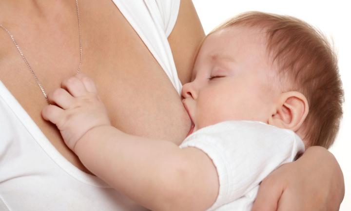 What to Do If Your Baby Keeps Falling Asleep While Nursing