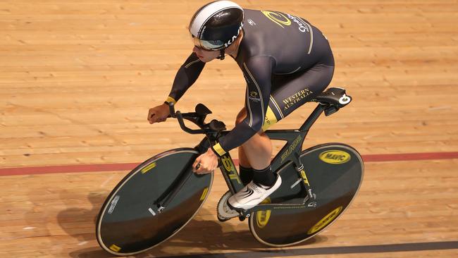 Sam Welsford powered to the Individual Pursuit National Title. Picture: Stephen Laffer