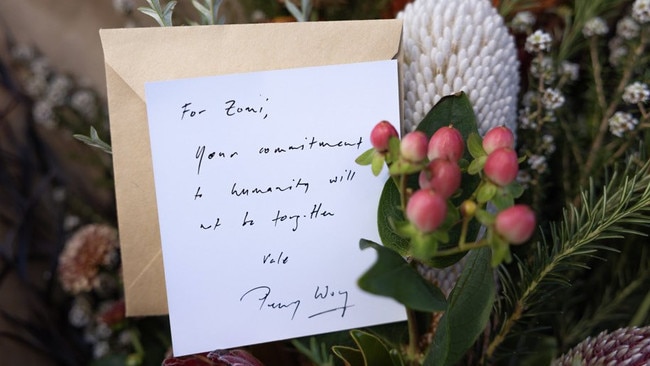 The note she left on the floral tribute. Picture: X