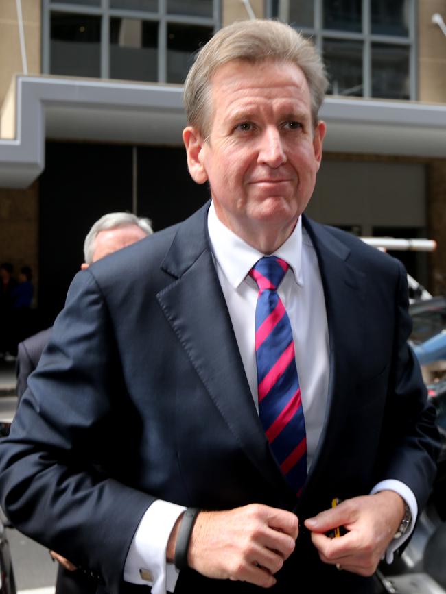 Barry O'Farrell prepares to appear before ICAC.