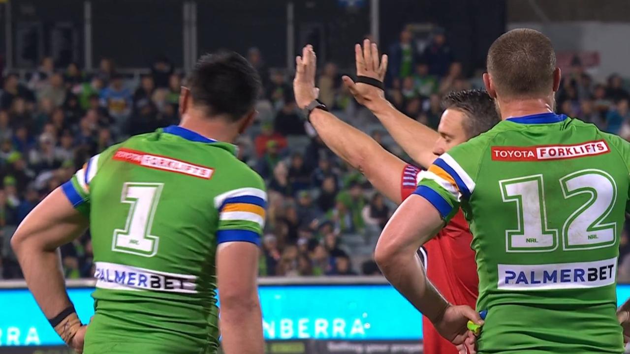 Rapana was given his marching orders. Photo: Fox Sports