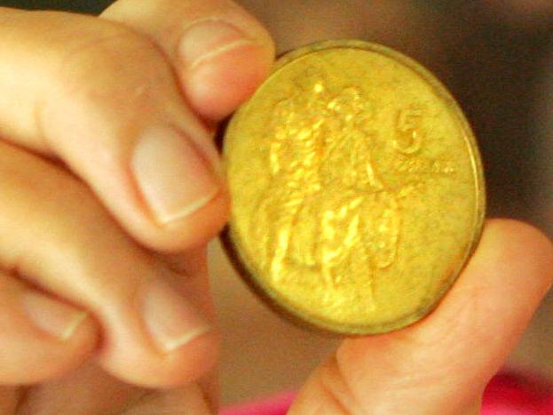 02 Feb 2005: Pat Coomber a descendent of Gallipoli hero John Simpson Kirkpatrick holding portrait pic of him and a limited production $5 (five) dollar coin with the simpson and donkey on it- re: support for posthumous (VC) Victoria Cross award. PicDerek/Moore headshot WWI