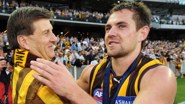 Kennett embraces Luke Hodge after the Hawks won the 2008 premiership.