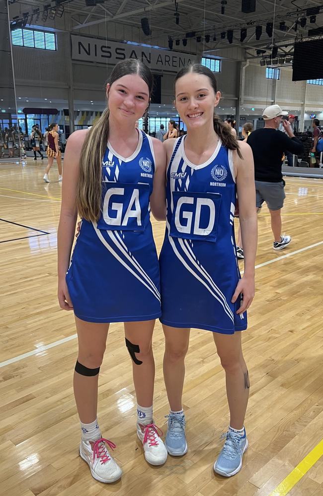 Queensland School Sport Netball 2023. L-R: Addison Whalley, Sienna Young