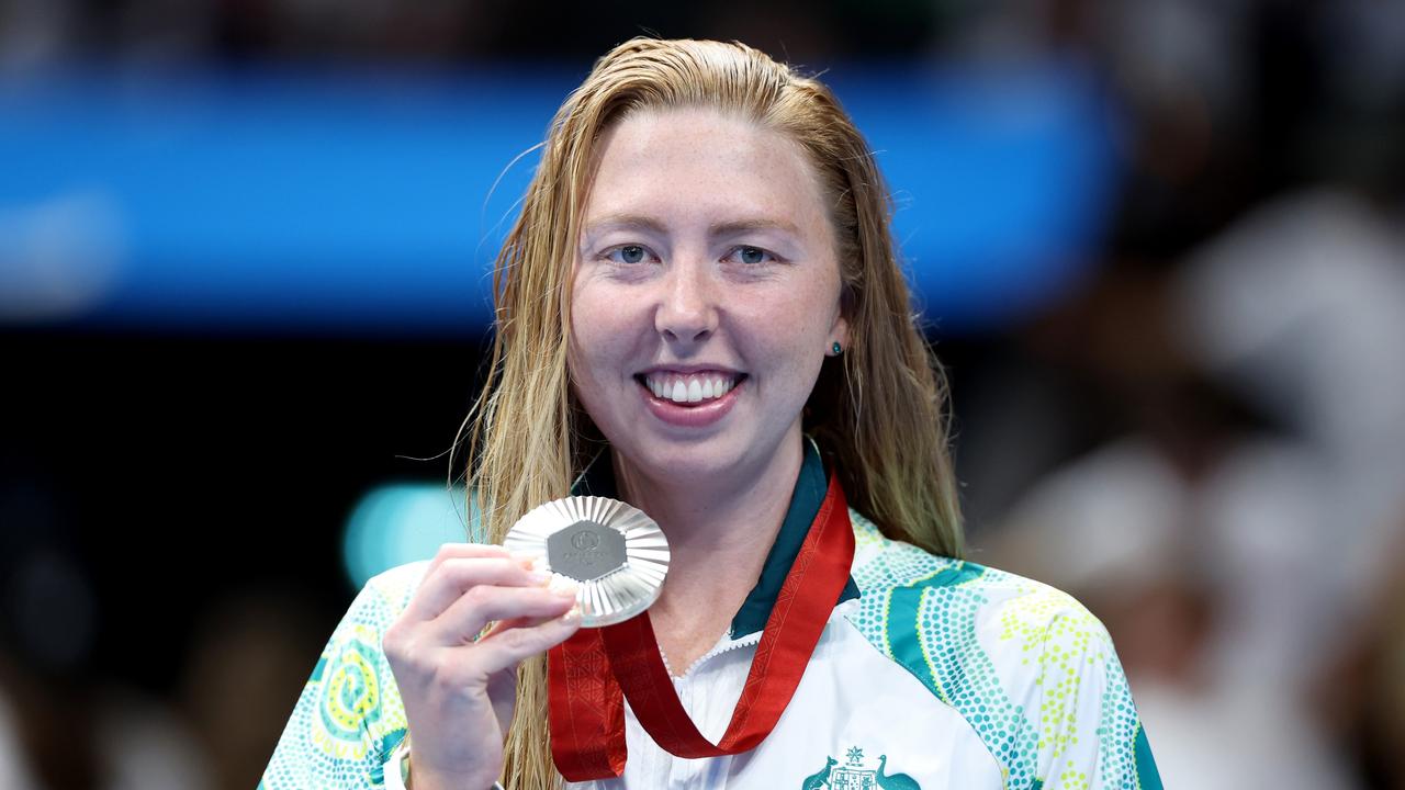 Silver Medallist Lakeisha Patterson poses on the podium. (Photo by Michael Reaves/Getty Images)