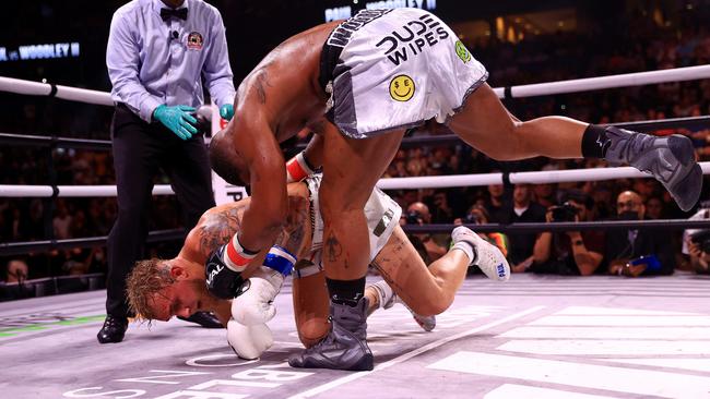 Woodley went for an interesting takedown. (Photo by Mike Ehrmann/Getty Images)