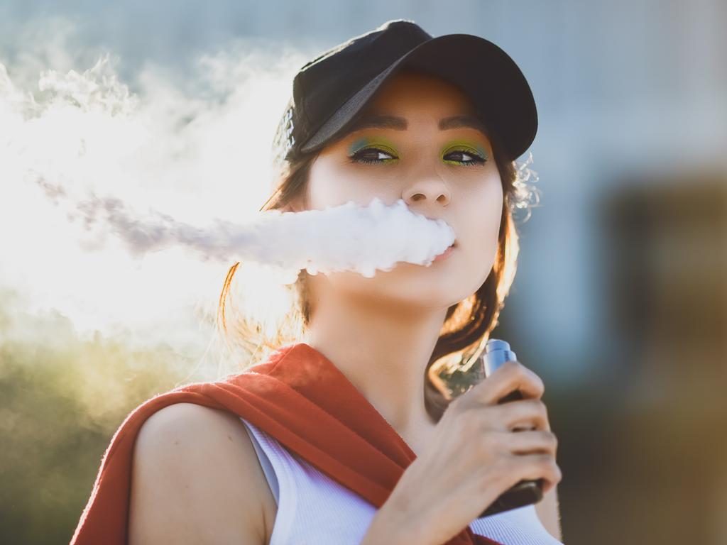 The United Kingdom is encouraging smokers to take up vaping instead of cigarettes to help them quit smoking.