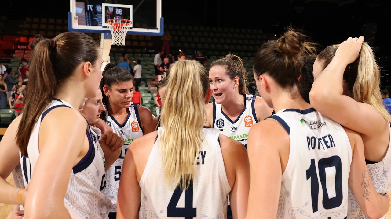 Geelong United captain Keely Froling addresses her teammates after the 25-point defeat. Picture: Paul Kane/Getty Images.