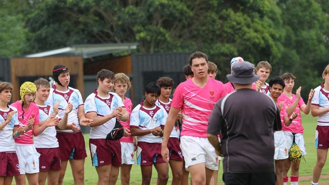 Oliver Rauchle receiving his Ben Tune medal after a cracking performance. Picture courtesy of Barbara Herrmannsen.