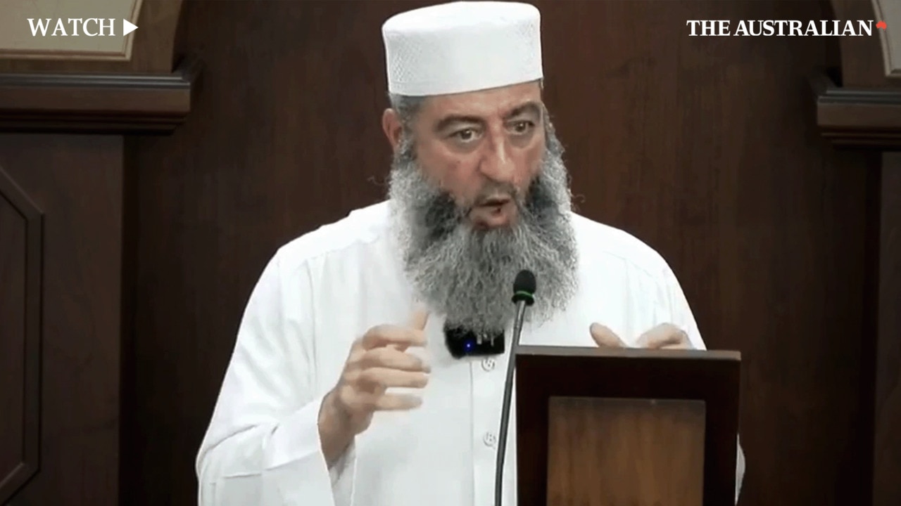 WATCH: Sheikh Ahmed Zoud apologises for insulting Jewish people and then prays to Allah to kill opressors