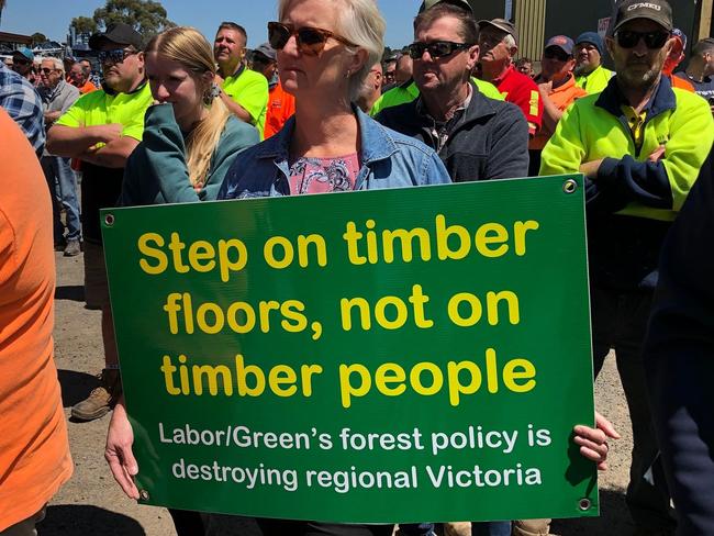 Pro-timber protesters at a rally in Morwell