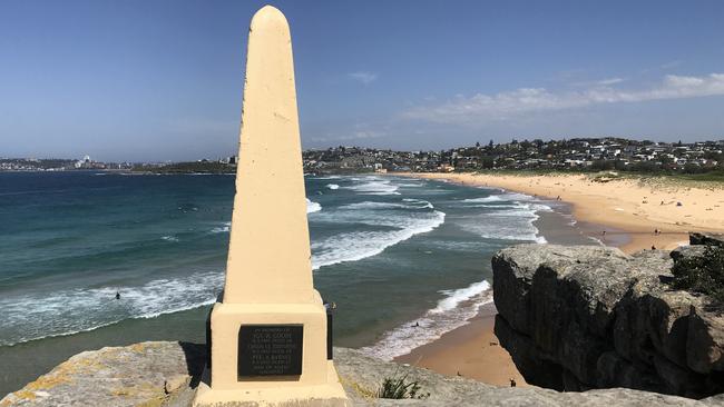 The war memorial obelisk atop the cliff at North Curl Curl before it was damaged.