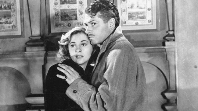 Joan-Fontaine and Laurence Olivier in Rebecca