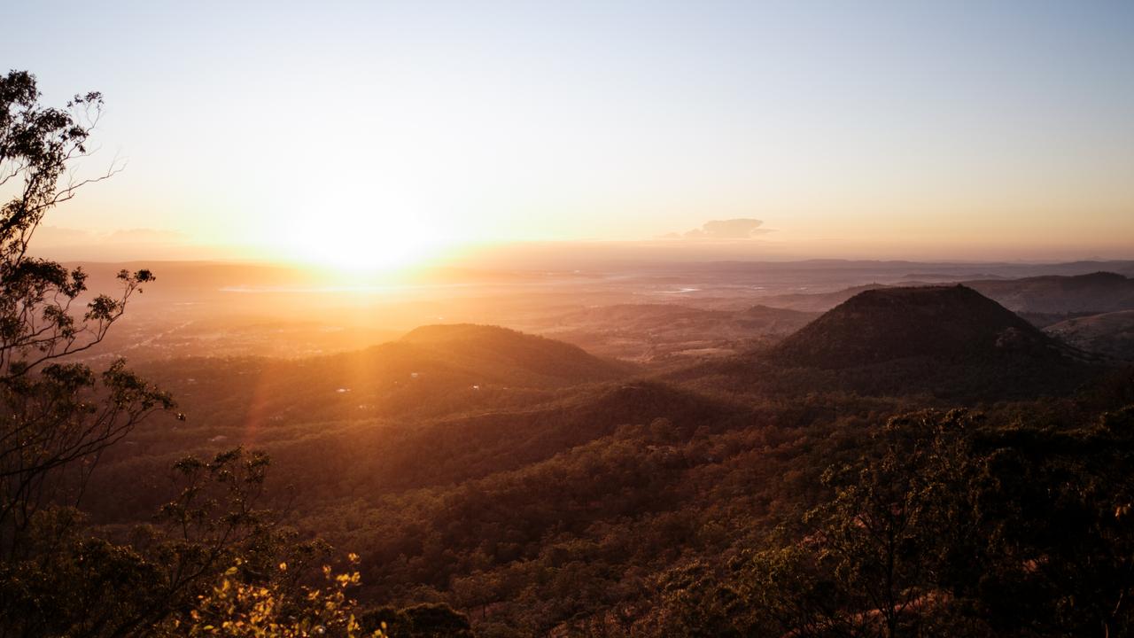 Sunrise over the Lockyer Valley and Table Top Mountain, from Picnic Point.