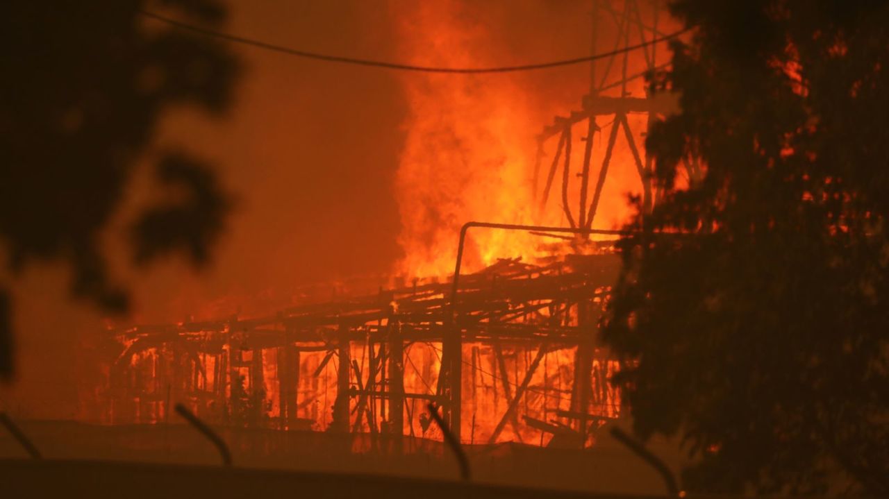 'We're in for a long night' as catastrophic conditions hit NSW's firegrounds