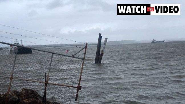 Gale-force winds of more than 37knots hit Moreton Bay