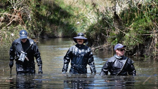 Police searching Darebin Creek at Heidleberg. Picture: Andrew Henshaw