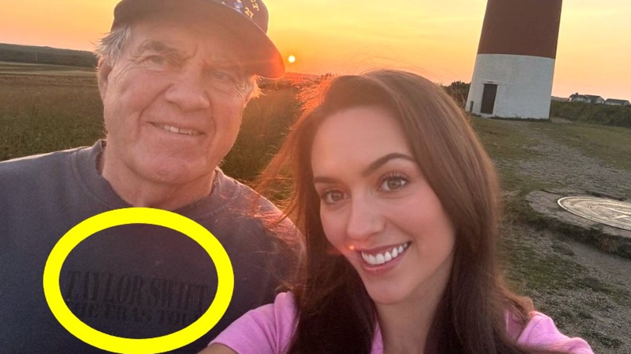 Photo of 72yo icon dating 24yo cheerleader has world making same joke