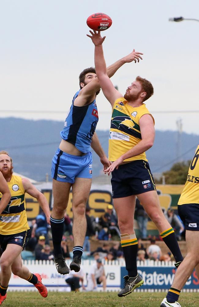 Thomas Read in the ruck against Jordan West. Picture: AAP/Emma Brasier