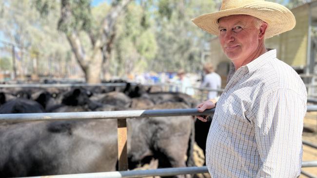 Tony Kirk from Barwidgee Creek sold Angus steer weaners to $1330.