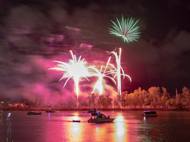 New Years Eve Fireworks 2020 at the Rockhampton Riverside.