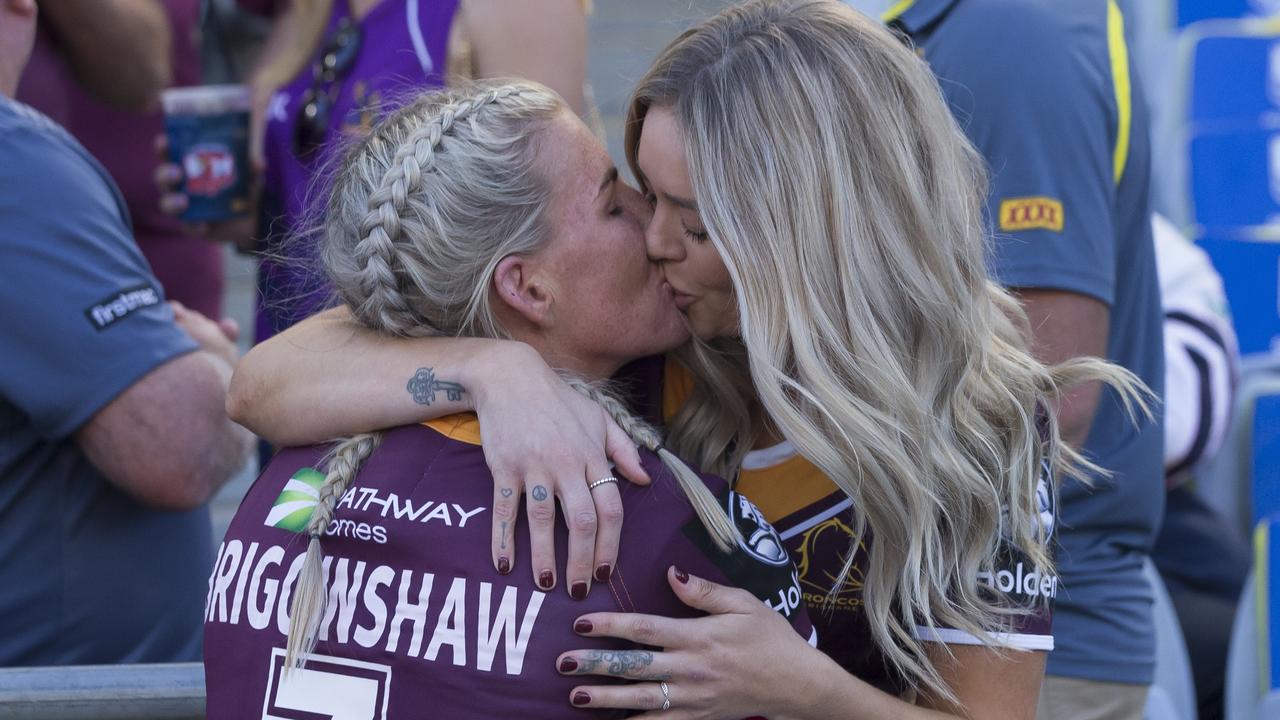Sex kiss in Brisbane