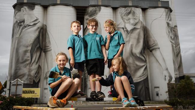 Ciara Johnson 9, Reef Gregor 5, Blake Thompson 6, Macey Jacobs 5 and Kiarah Leske 7. The state’s largest art canvas, the towering 30-metre high Coonalpyn silo mural, is complete.  Picture: Matt Turner.