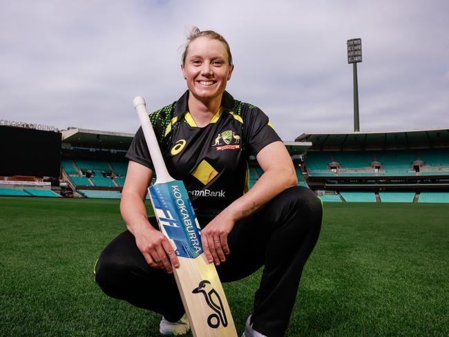 SYDNEY, AUSTRALIA - SEPTEMBER 13: Alyssa Healy of Australia poses during a portrait session with the Australian Women's International cricket squad at the Sydney Cricket Ground on September 13, 2022 in Sydney, Australia. (Photo by Hanna Lassen/Getty Images)