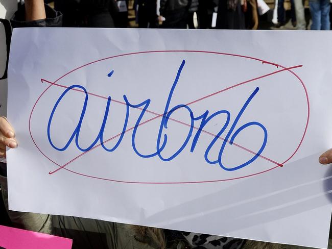 epa04571218 Detractors of Airbnb operations in New York hold signs during a rally while supporters of the company (R) wait in line to enter City Hall before a hearing on the subject of Airbnb in New York, New York, USA, 20 January 2015. The New York City Council was holding a hearing today called 'Short Term Rentals: Stimulating the Economy or Destabilizing Neighborhoods?' which was meant to examine the issue of short term rentals as handled by Airbnb. EPA/JUSTIN LANE