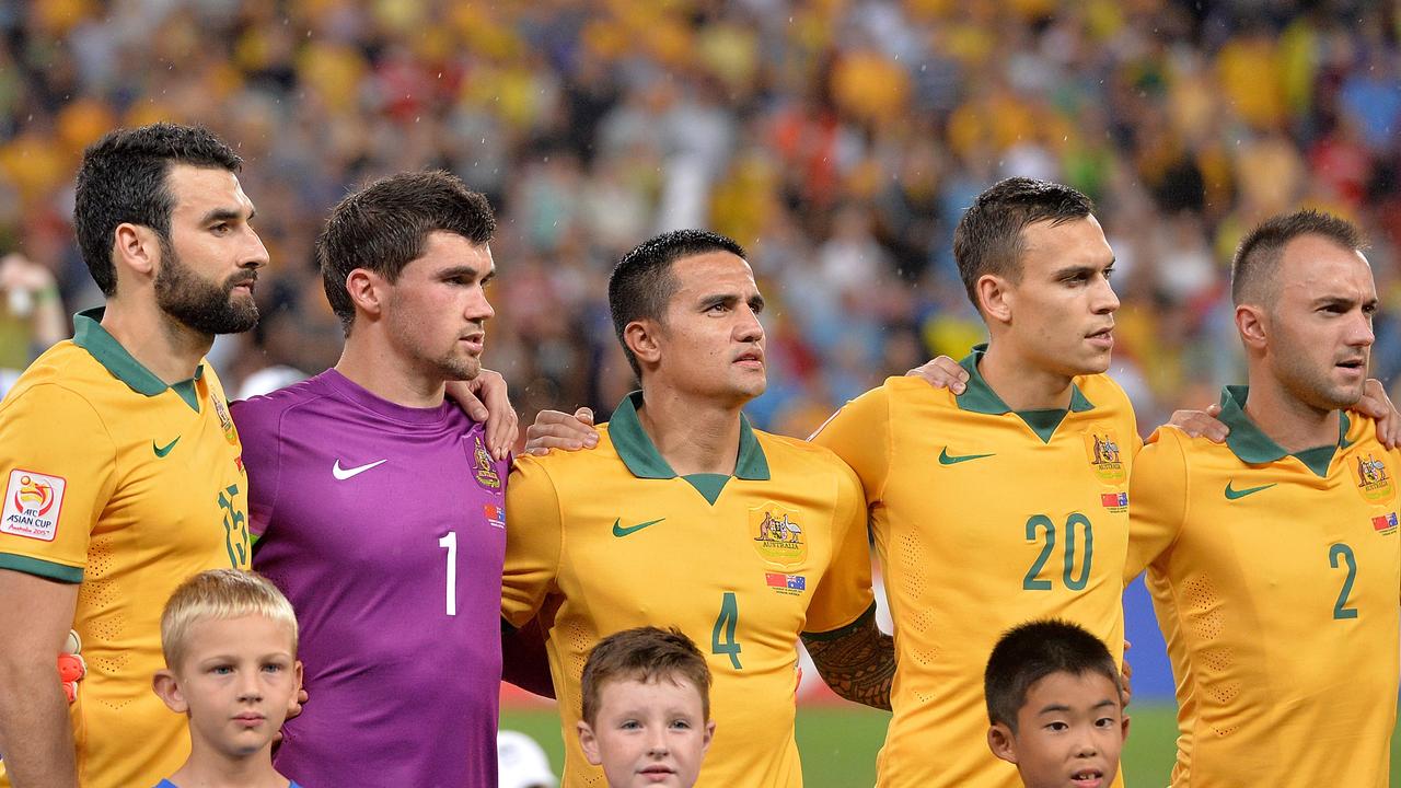 BRISBANE, AUSTRALIA - JANUARY 22: Australian players embrace for the national anthem before the 2015 Asian Cup match between China PR and the Australian Socceroos at Suncorp Stadium on January 22, 2015 in Brisbane, Australia. (Photo by Bradley Kanaris/Getty Images)