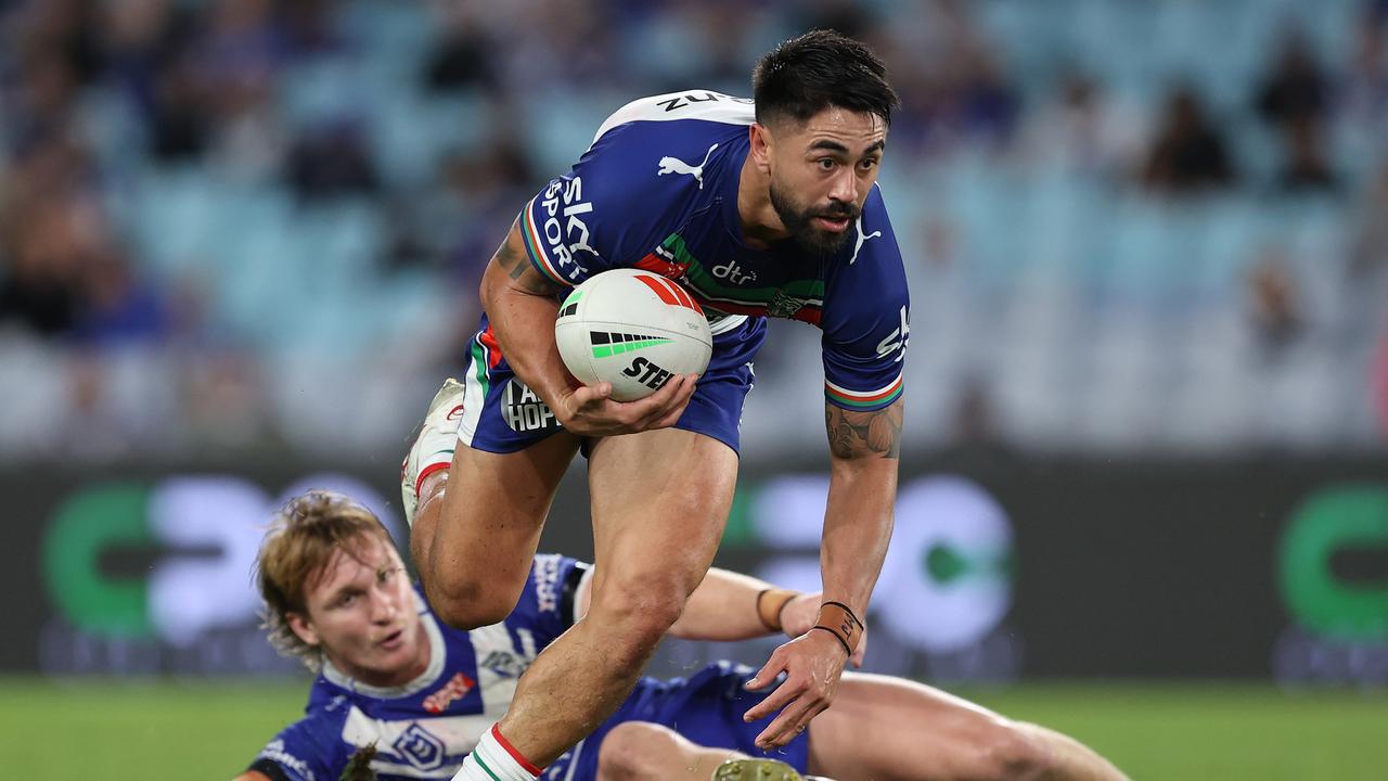 SYDNEY, AUSTRALIA - MAY 12: Shaun Johnson of the Warriors makes a break during the round 11 NRL match between Canterbury Bulldogs and New Zealand Warriors at Accor Stadium on May 12, 2023 in Sydney, Australia. (Photo by Brendon Thorne/Getty Images)