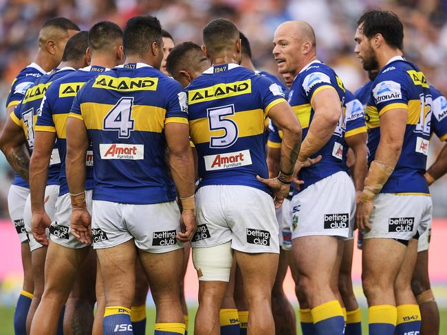 SYDNEY, AUSTRALIA - APRIL 02: Beau Scott of the Eels speaks with team mates during the round four NRL match between the Wests Tigers and the Parramatta Eels at ANZ Stadium on April 2, 2018 in Sydney, Australia.  (Photo by Brett Hemmings/Getty Images)