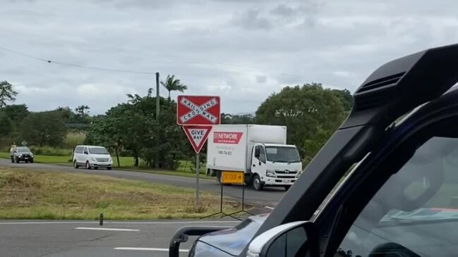 Fatal crash near Innisfail shuts Bruce Highway