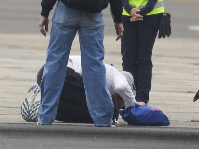 Chris Martin gave Australia a farewell kiss. Picture: MediaMode