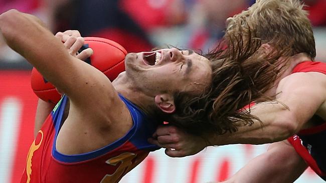 Jack Watts grabs Rhys Mathieson high. Picture: Wayne Ludbey