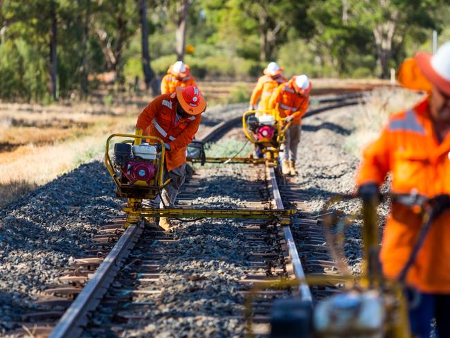 Senate Inquiry into Inland Rail management reconvenes today