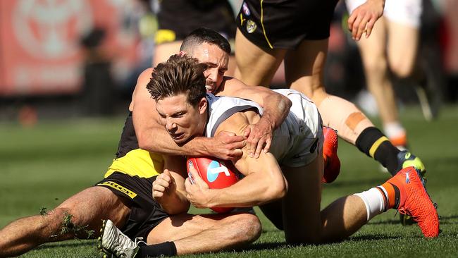 Richmond’s Shane Edwards tackles Giant Toby Greene. Picture: Phil Hillyard