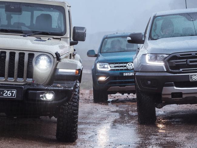 Photo of comparison test between Jeep Gladiator Rubicon, Ford Ranger Raptor and Volkswagen Amarok 580