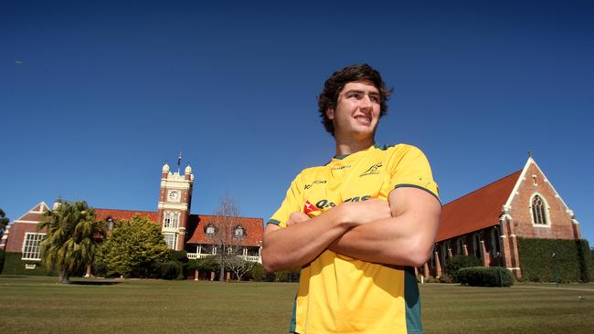 25/7/11 The Wallabies train at The Southport School on the Gold Coast. TSS old boy Rob Simmons. Pics Adam Head