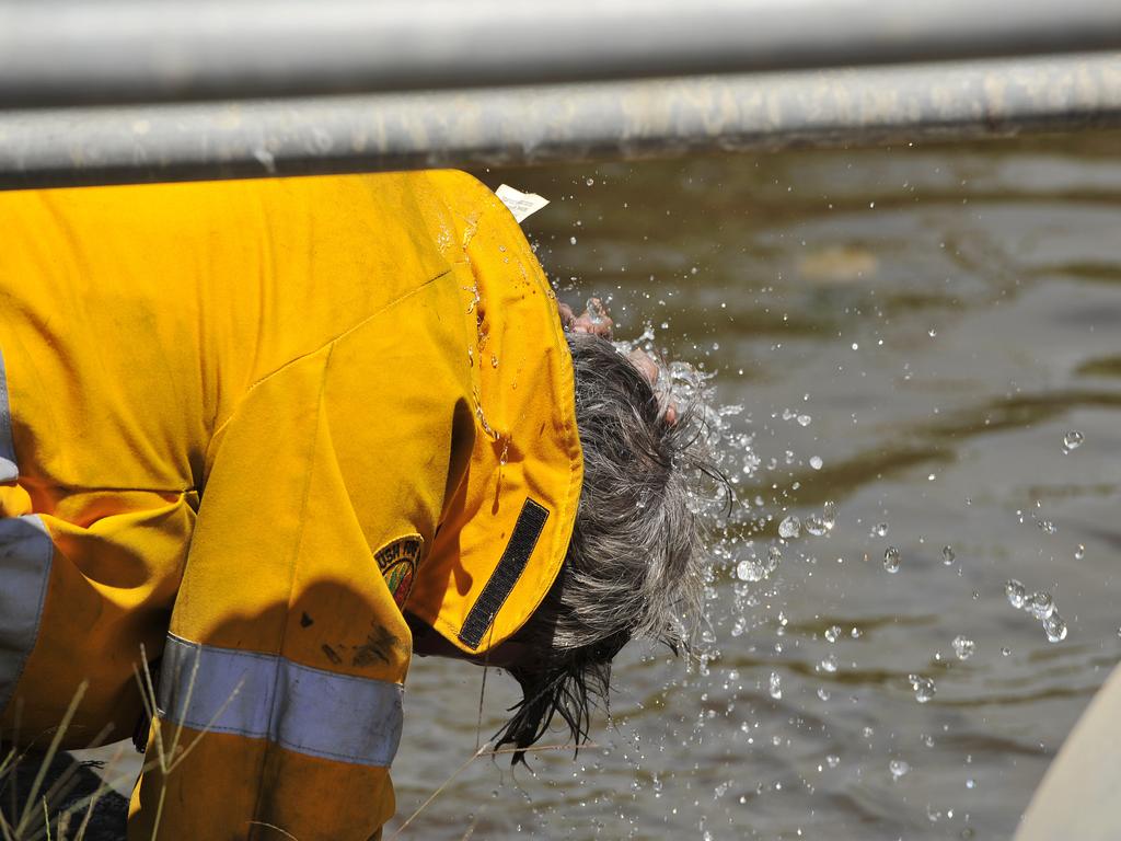 Harvey Fire: Dramatic Pictures From Firefront | The Courier Mail