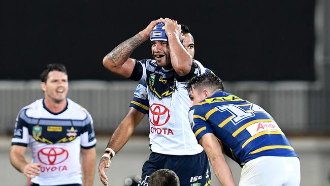 Johnathan Thurston had another tough night in his farewell season.