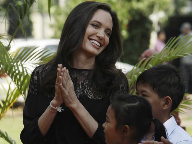 Angelina Jolie And Her Six Children Step Out In Public At The Premiere ...