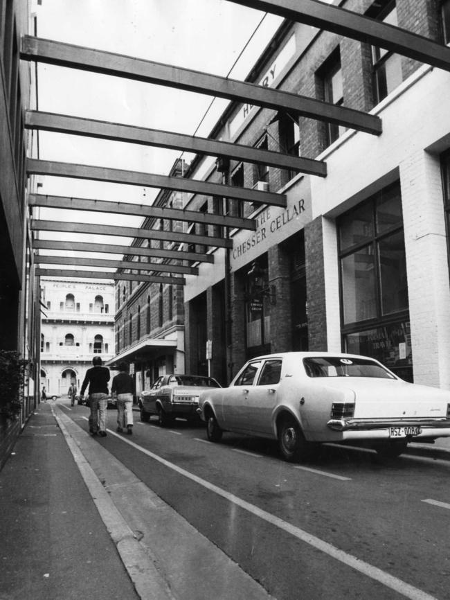 The exterior of Chesser Cellar restaurant in 1977