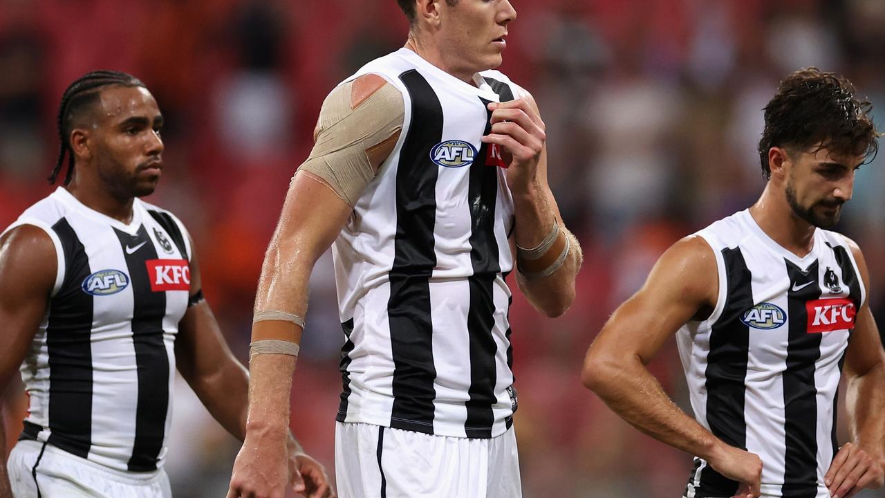 SYDNEY, AUSTRALIA - MARCH 09: Mason Cox of the Magpies and team mates look dejected after losing the AFL Opening Round match between Greater Western Sydney Giants and Collingwood Magpies at GIANTS Stadium, on March 09, 2024, in Sydney, Australia. (Photo by Cameron Spencer/Getty Images)