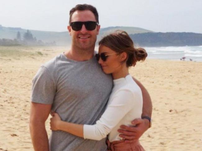 Sam Frost with Sasha Mielczarek on the beach. Picture: Instagram